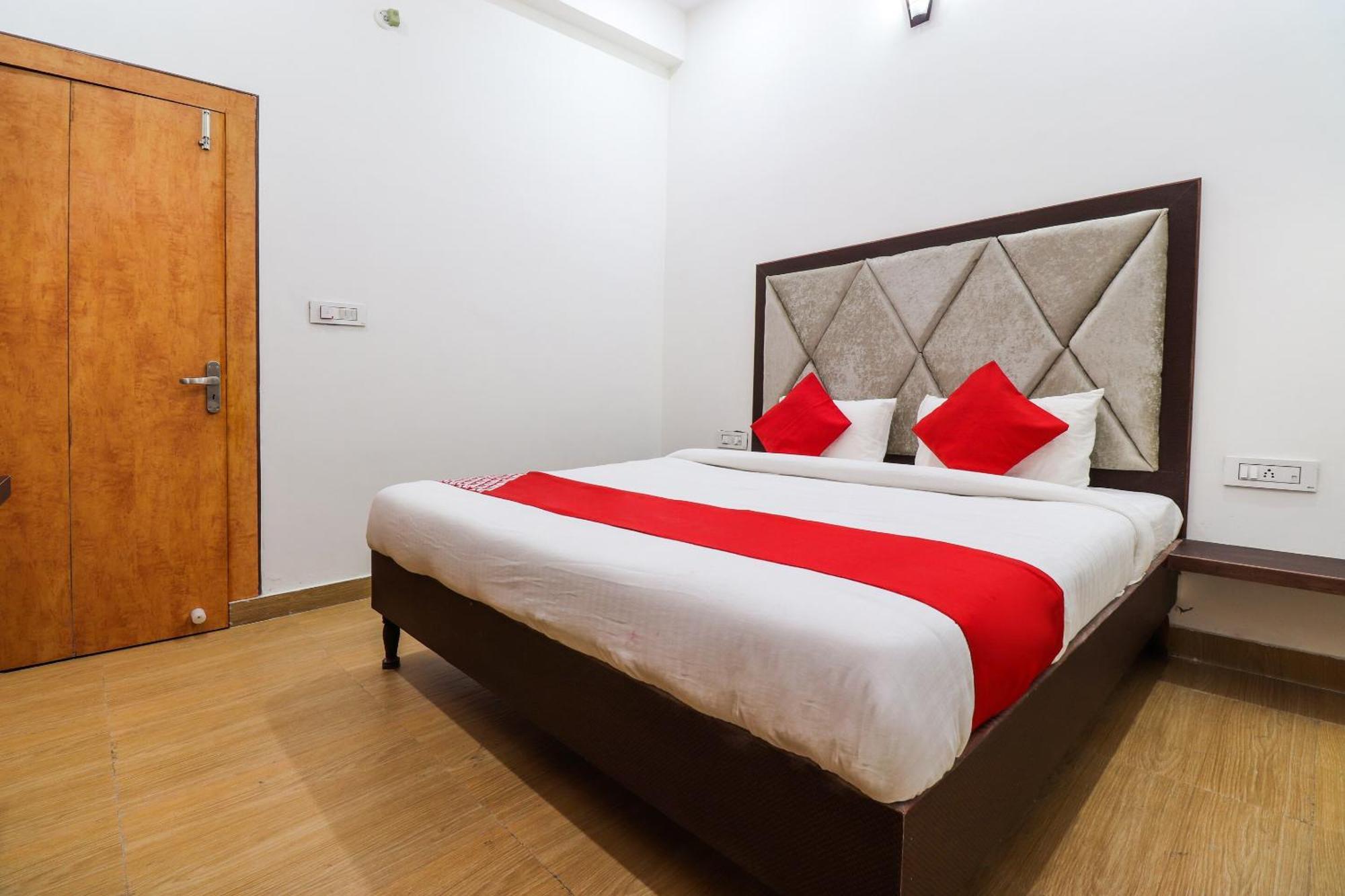 Hotel O Taj Royal Tājganj Esterno foto