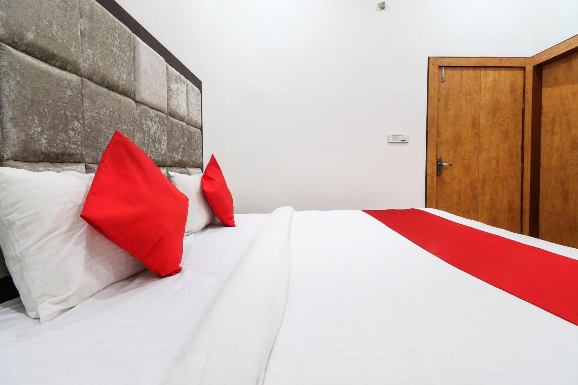 Hotel O Taj Royal Tājganj Esterno foto