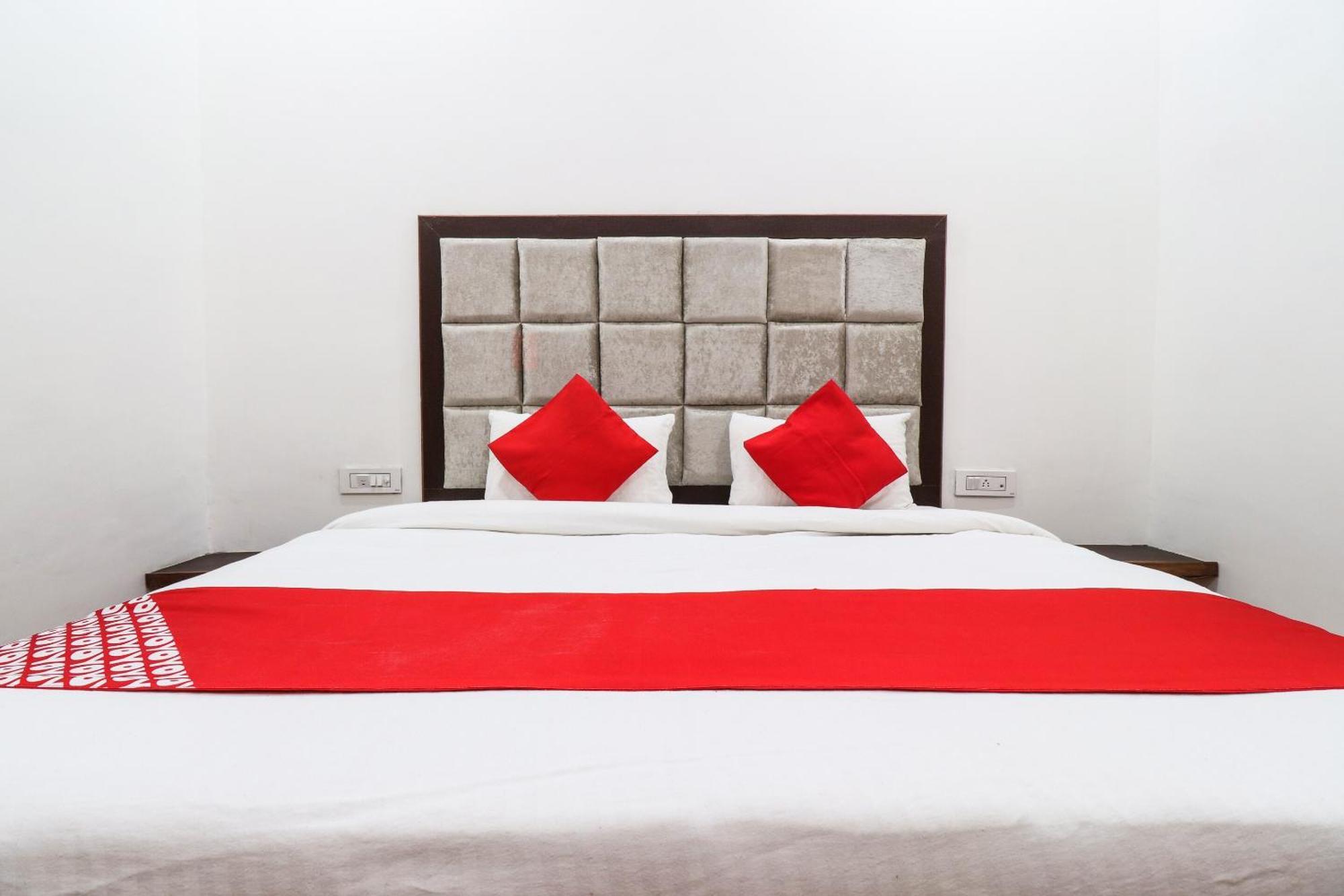 Hotel O Taj Royal Tājganj Esterno foto
