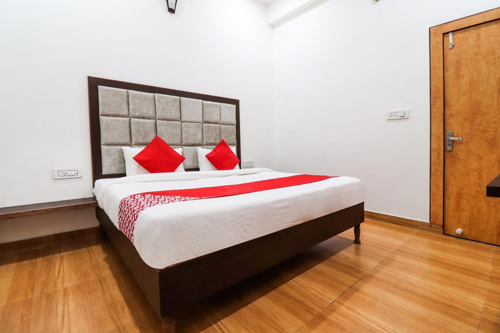 Hotel O Taj Royal Tājganj Esterno foto