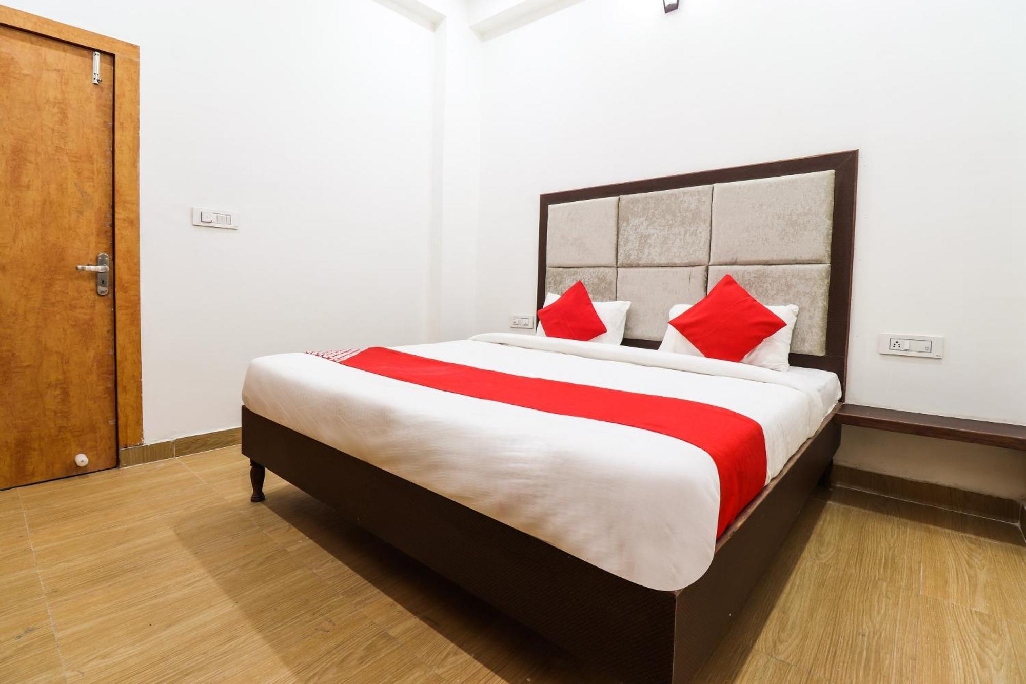 Hotel O Taj Royal Tājganj Esterno foto